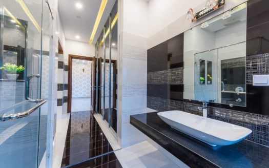 1 Kanal Modern Bungalow is Up For Sale