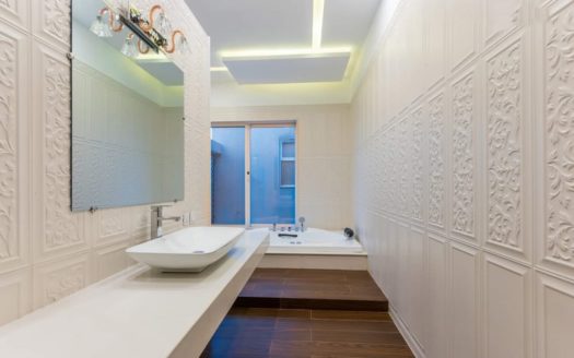 1 Kanal Modern Bungalow is Up For Sale